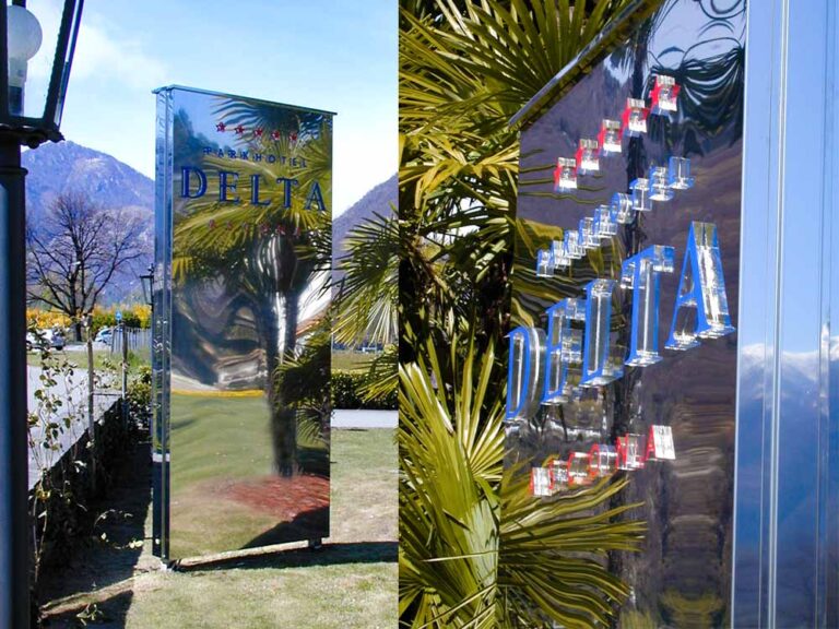 totem in acciaio cromato