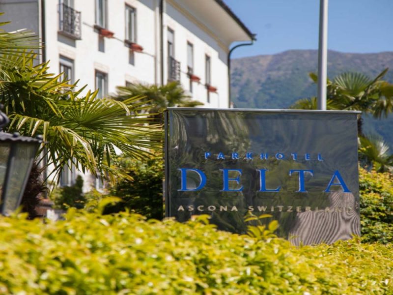 Totem in acciaio cromato